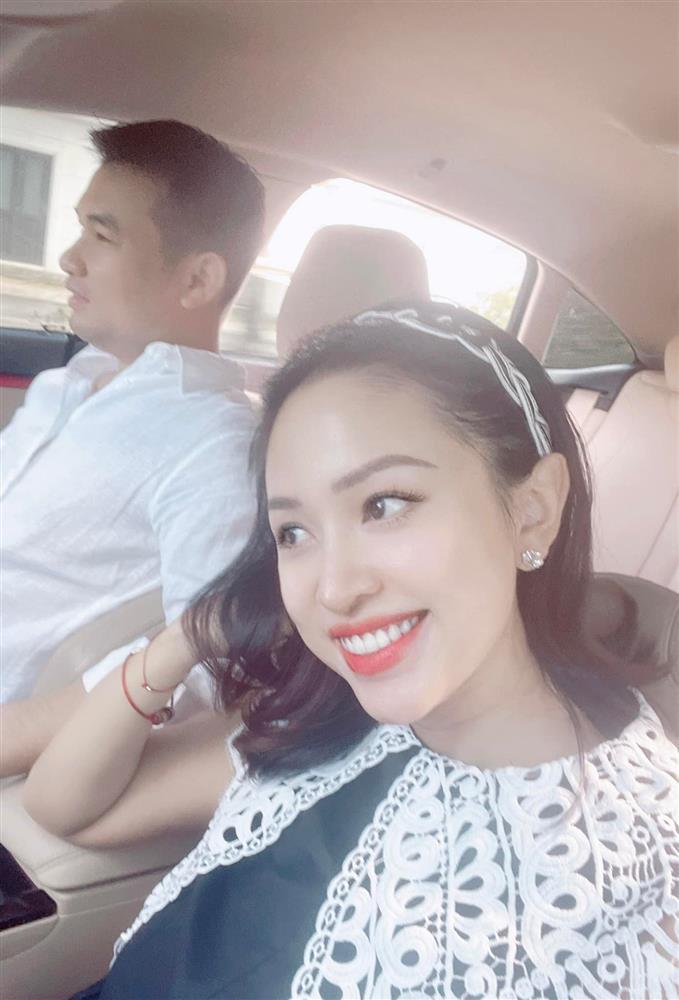 Vietnamese stars today 6/6: Cuong Do La's reaction when he was teased to raise his girlfriend-7