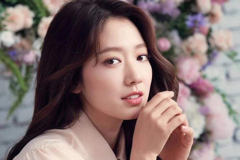 Park Shin Hye went to a wedding after only 1 week of giving birth