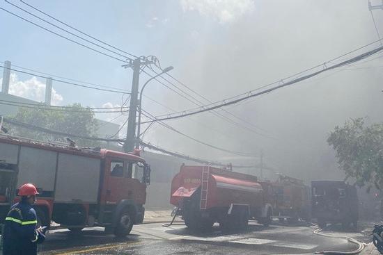 Cháy bãi xe vi phạm của Công an TP.HCM