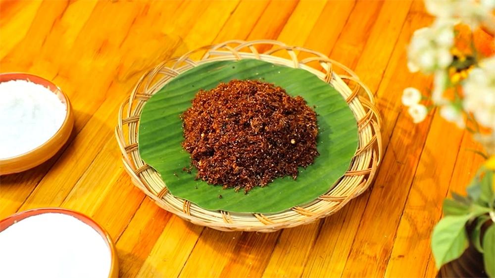 Loại muối lạ làm từ con kiến ở Gia Lai, giá 1 triệu/kg mua siêu khó-2