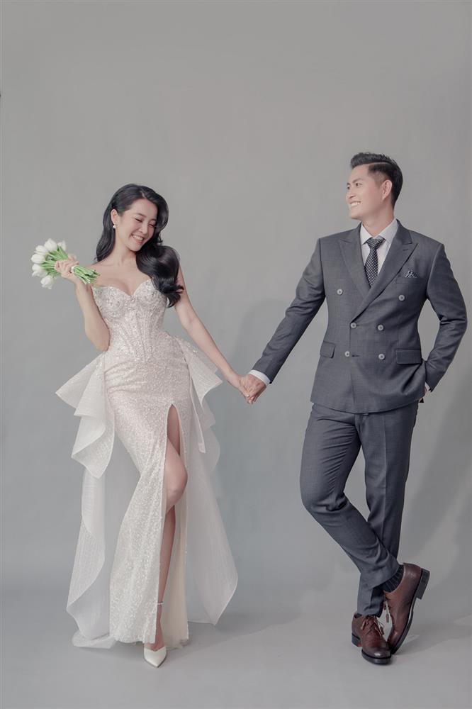 Karen Nguyễn mặc váy cưới được đính kết hơn 1.000 viên pha lê-4