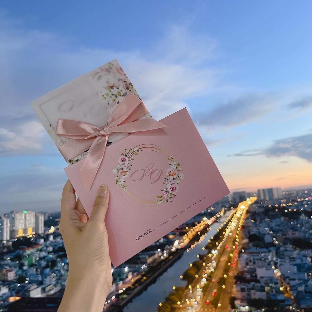 Karen Nguyễn mặc váy cưới được đính kết hơn 1.000 viên pha lê-9