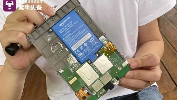 Màn trao nhẫn cưới khó tin: Cô dâu cầm cả ngày mà không hay biết!-2