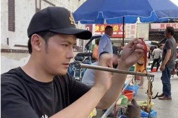 Tu Hai Vy sells street food for a living