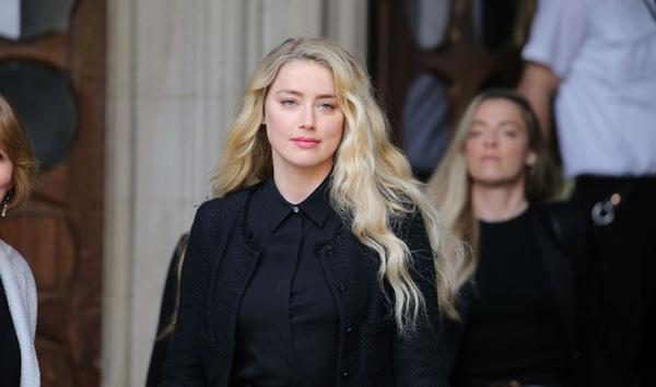 Losing the lawsuit against her ex-husband, Amber Heard was immediately proposed by a better person-1