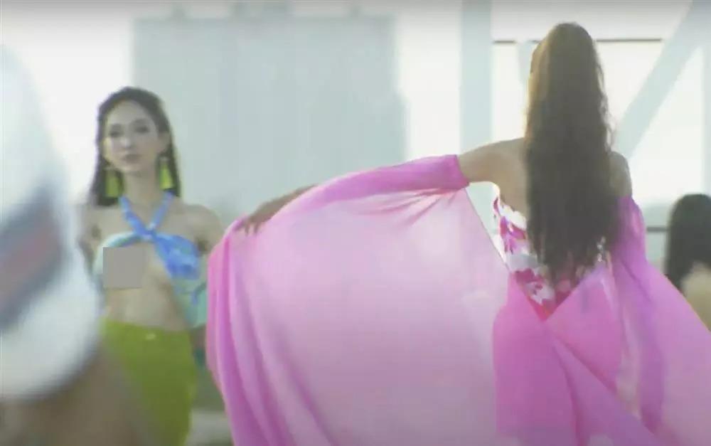 Đỗ Nhật Hà xin lỗi vì lộ ngực tại Hoa hậu Hoàn vũ Việt Nam-1
