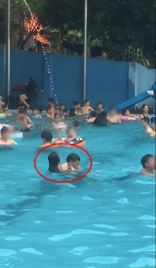 The girl who ran away from her boyfriend went out and hooted with 3 other young people at the swimming pool-1