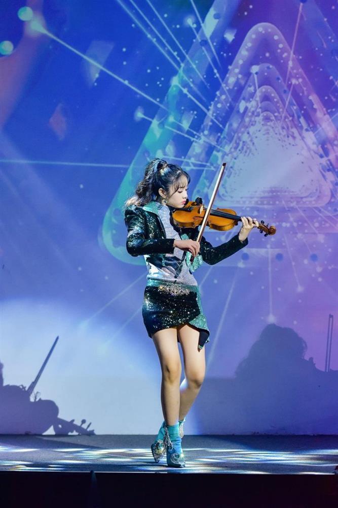 Con gái Bằng Kiều 12 tuổi cao 1m7, Lệ Quyên còn thua đau-3