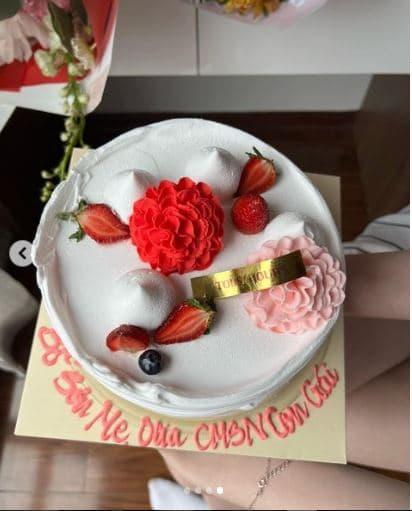 Em gái Văn Lâm về Việt Nam, thái độ chị dâu tương lai gây chú ý-2