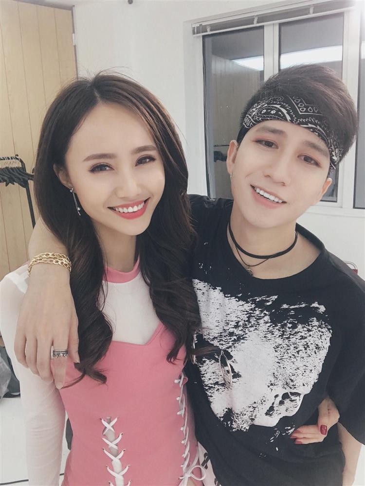 Nữ MC của VTV có chồng, sắp sinh vẫn công khai hẹn hò trai lạ-10