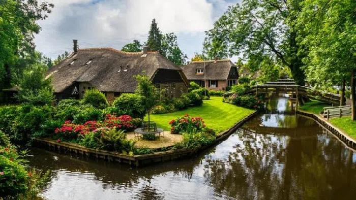 This June, let's explore the most beautiful village in the Netherlands-1
