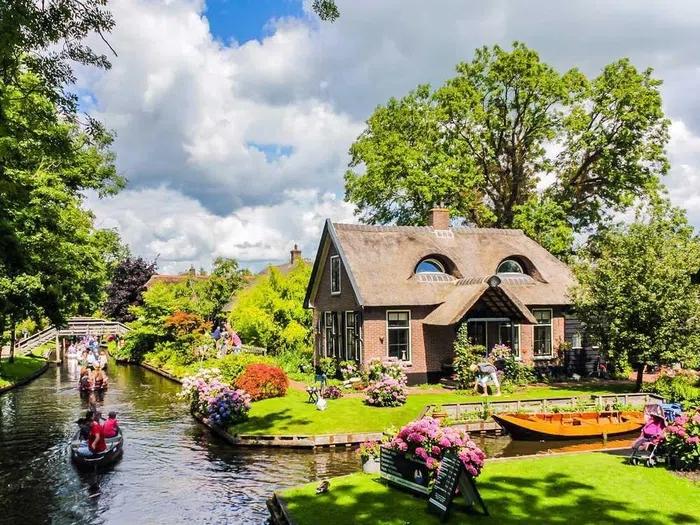 This June, let's explore the most beautiful village in the Netherlands-3