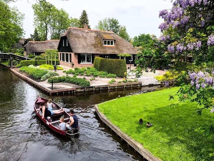 This June, let's explore the most beautiful village in the Netherlands-6
