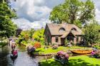 Tháng 6 này, hãy khám phá ngôi làng đẹp nhất Hà Lan