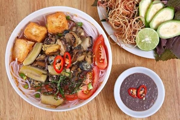 Specialty of Khuong Thuong village – Hanoi nicknamed tron ​​provocative intestines