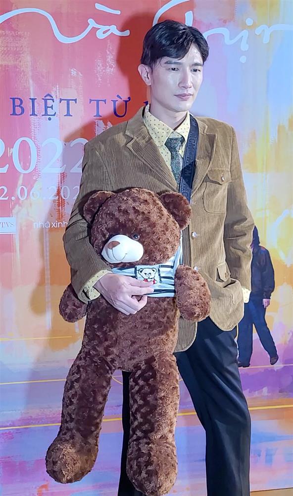 Nhã Phương thanh lịch, Dược sĩ Tiến mang thú bông đi xem phim Trịnh-2