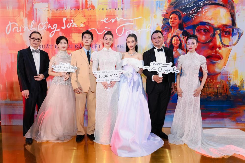 Nhã Phương thanh lịch, Dược sĩ Tiến mang thú bông đi xem phim Trịnh-10