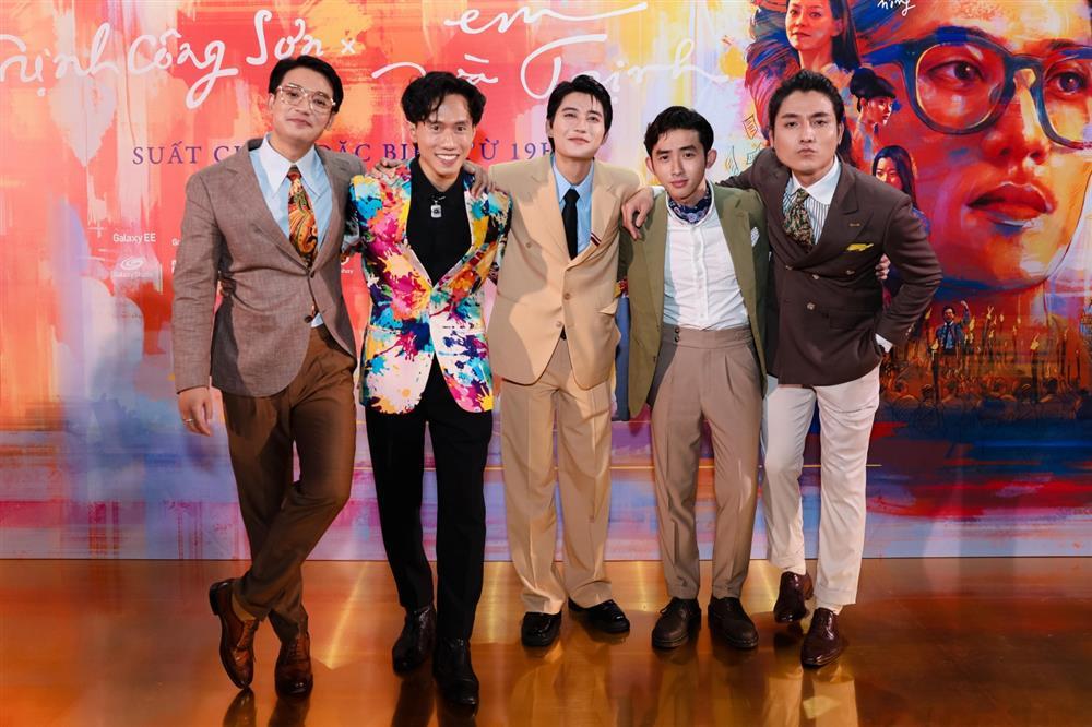 Nhã Phương thanh lịch, Dược sĩ Tiến mang thú bông đi xem phim Trịnh-12