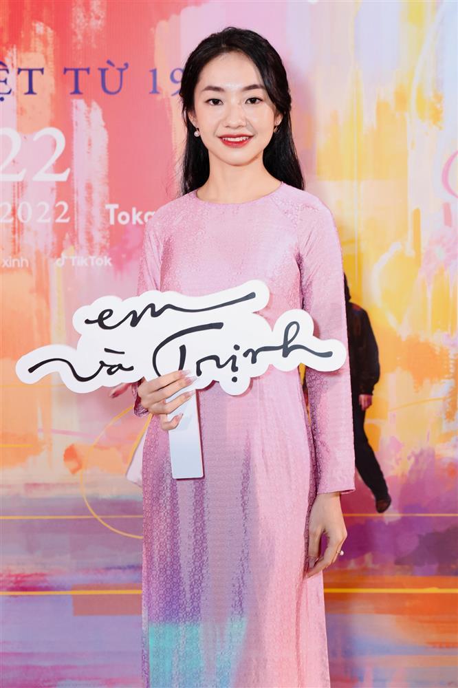 Nhã Phương thanh lịch, Dược sĩ Tiến mang thú bông đi xem phim Trịnh-11