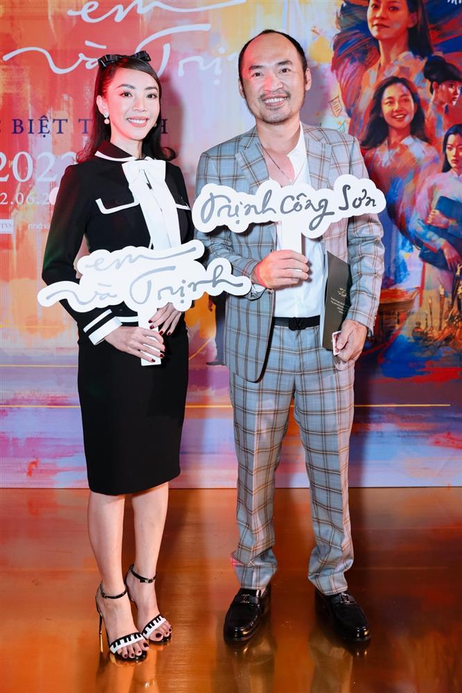 Nhã Phương thanh lịch, Dược sĩ Tiến mang thú bông đi xem phim Trịnh-15