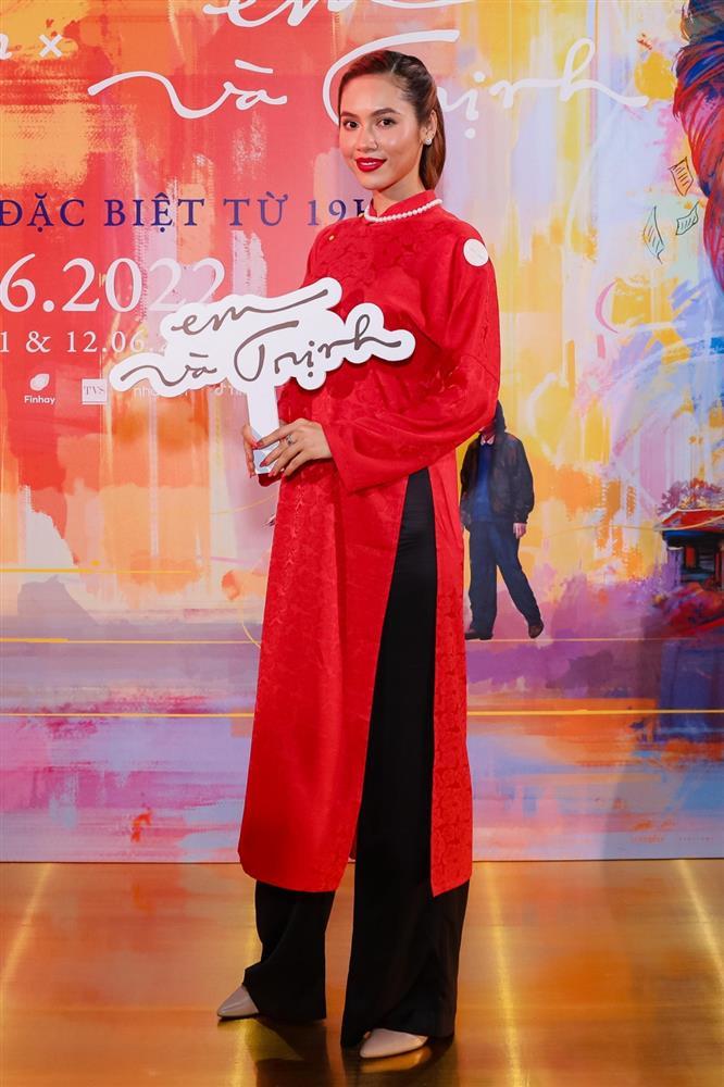 Nhã Phương thanh lịch, Dược sĩ Tiến mang thú bông đi xem phim Trịnh-16