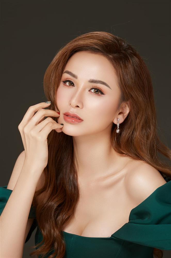 Diem Huong - Quang Huy took her child to the hospital amid rumors of her private life-4
