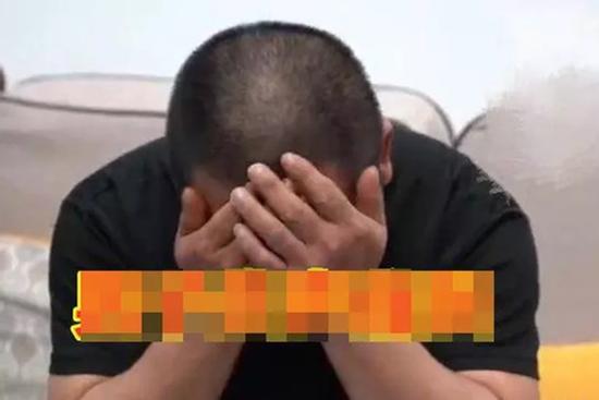 Người đàn ông khóc như mưa phát hiện cả 3 con đều không phải ruột thịt