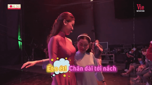 Lam Vy Da laughs when she compares her height with Miss Khanh Van-3