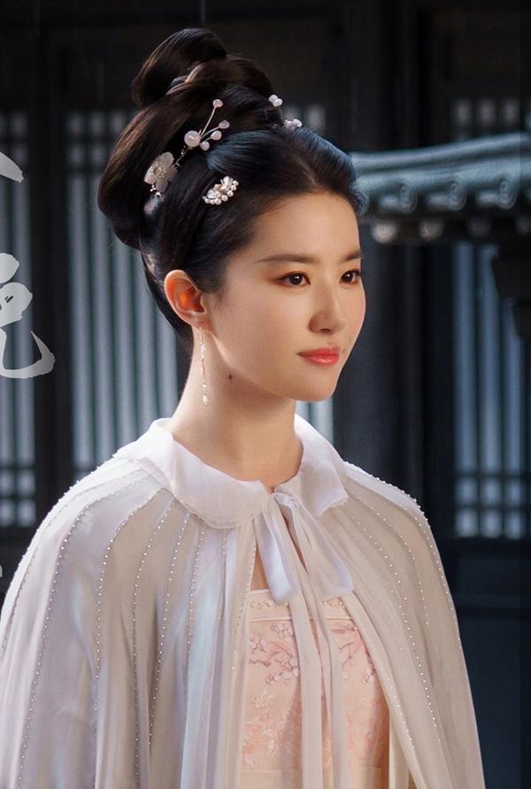 Lưu Diệc Phi nhận khen chê trái chiều-1