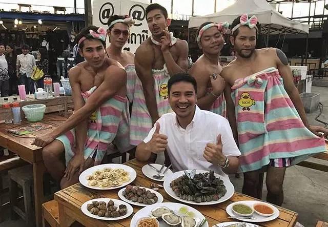 Trai đẹp 6 múi mặc váy hai dây, làm chuyện ấy với bờ tường-10