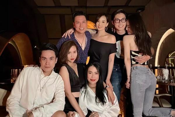 Giữa lúc Đình Tú tình tứ Quỳnh Nga, Hương Giang làm gì?-7