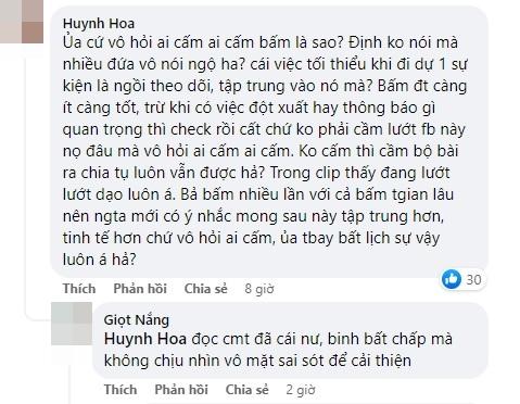 Hoa hậu Tiểu Vy bị chỉ trích vì liên tục bấm điện thoại giữa sự kiện-9