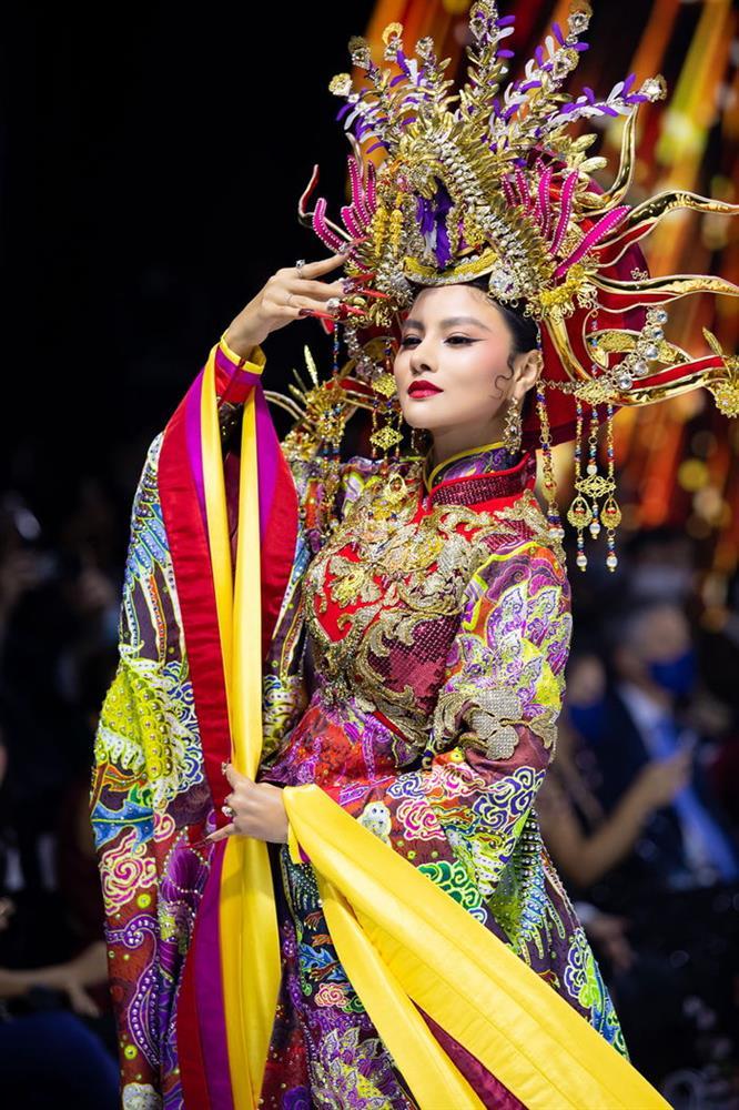 Diễn chung áo dài, Vũ Thu Phương bị chê thua xa hoa hậu Thái-14