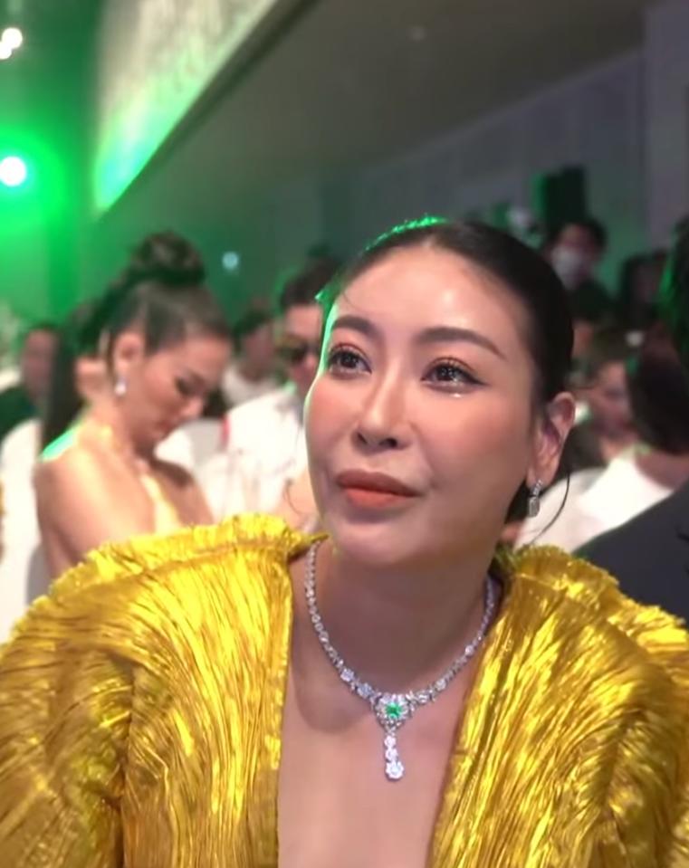 Hà Kiều Anh mặt sưng đơ cứng như vừa phẫu thuật thẩm mỹ-2