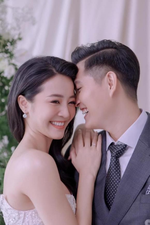 Có thể thấy, chồng tương lai của Karen có ngoại hình cao ráo, điển trai.  Anh chàng còn thường xuyên vào bếp nấu ăn và yêu chiều bạn gái.