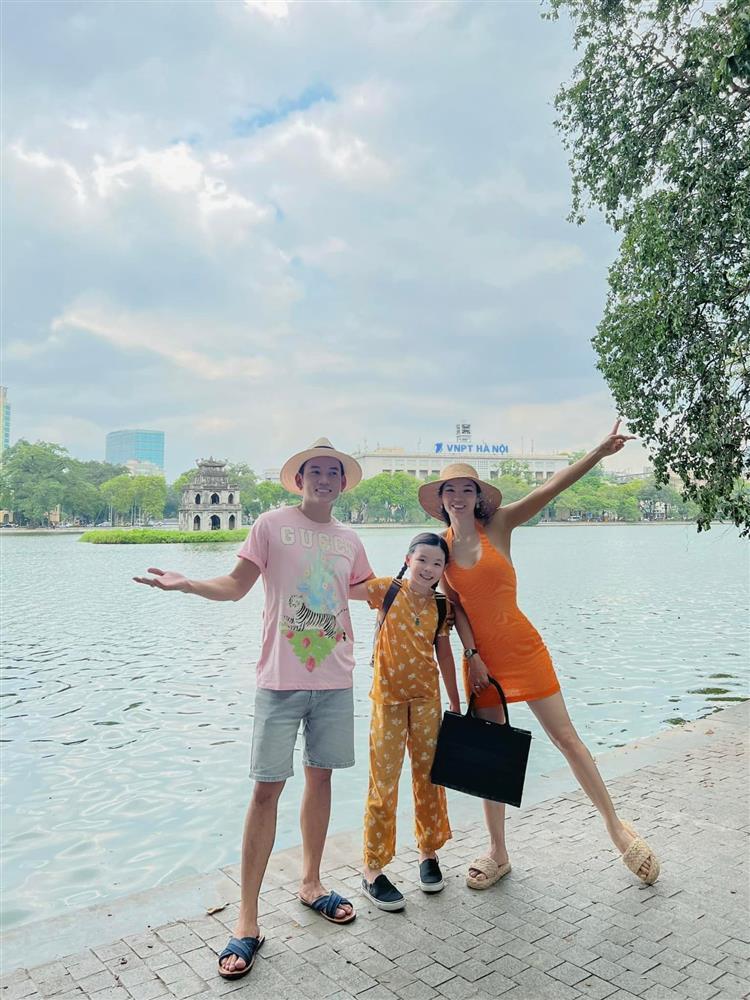 Sao Việt bị công kích vì hình ảnh phản cảm chốn tôn nghiêm-4