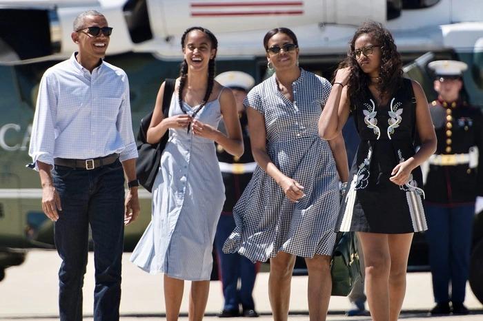 Con gái cựu Tổng thống Obama vô tư thả rông trên phố-5