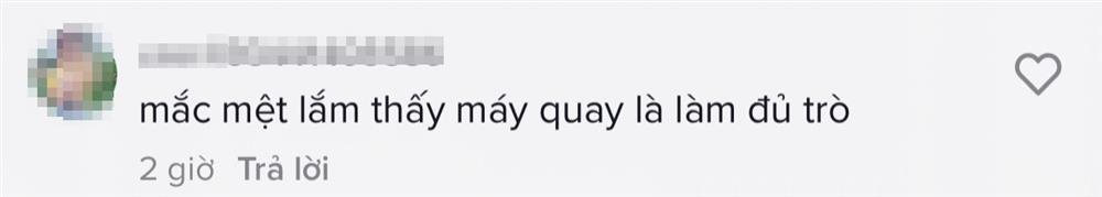 Tiến Luật bị chê ô dề vì sửa giày cho Thu Trang giữa thảm đỏ-5