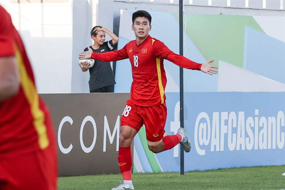 Ghi bàn mở tỷ số cho U23 Việt Nam, fans gọi tên Nhâm Mạnh Dũng-1
