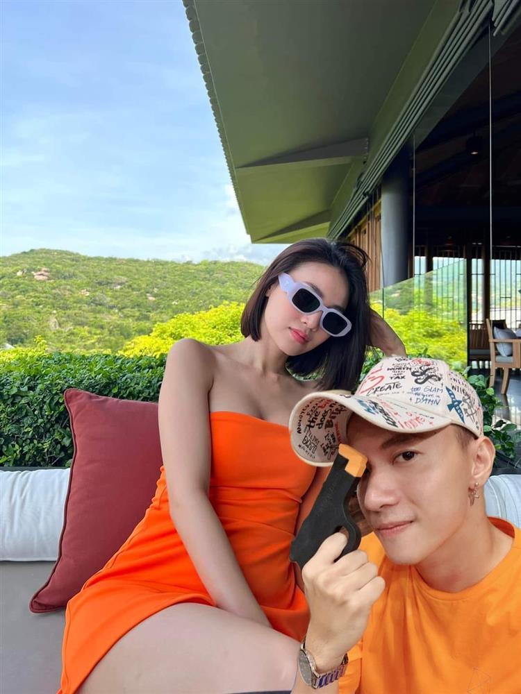 Ninh Dương Lan Ngọc thả dáng với vòng 2 to tướng như mang bầu-3