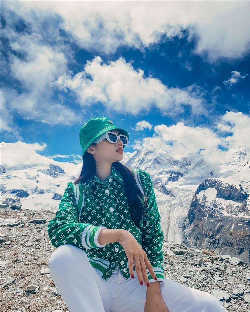 Hương Giang đi giày cao gót leo núi, bình luận của Matt Liu gây sốt-1