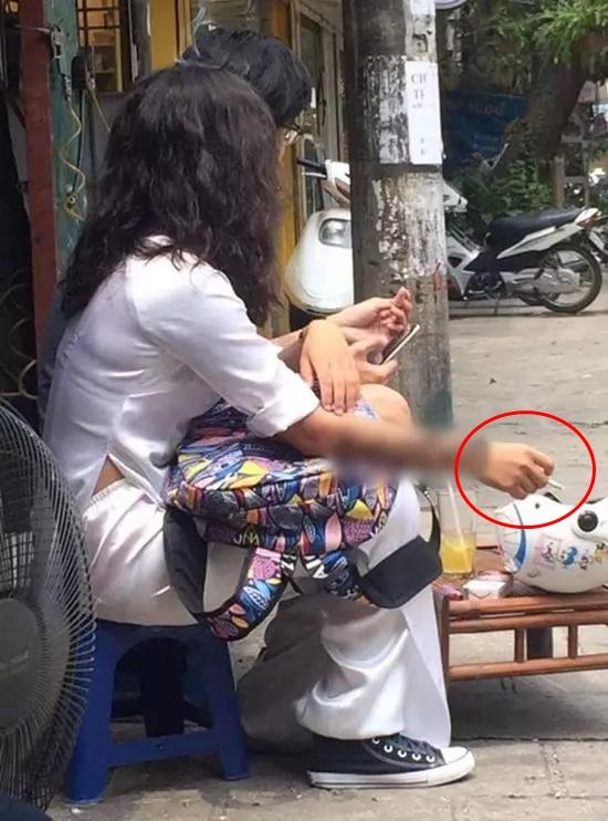 SỐC: 3 bé gái vừa hút thuốc lá vừa nhảy nhót như ở bar-8