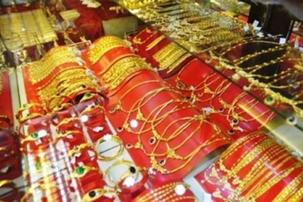 A gold shop reported the theft of a series of rings and necklaces
