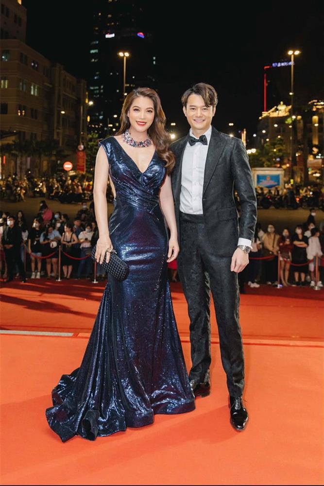 Đang dính như sam, Trương Ngọc Ánh và tình trẻ bỗng dưng xa cách?-6