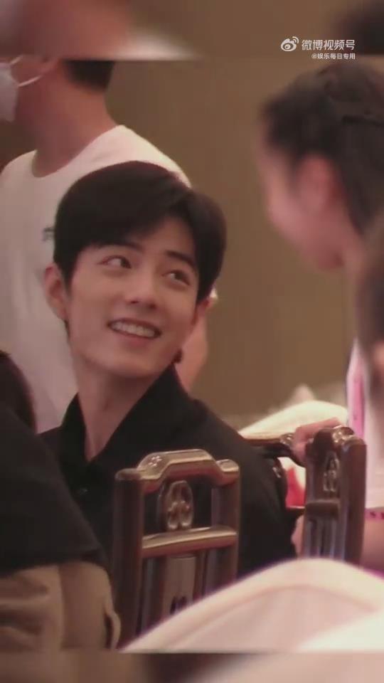 Tiêu Chiến hành xử tinh tế với fan nhí, nhìn mà chỉ biết xuýt xoa-4