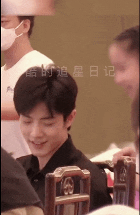 Tiêu Chiến hành xử tinh tế với fan nhí, nhìn mà chỉ biết xuýt xoa-2