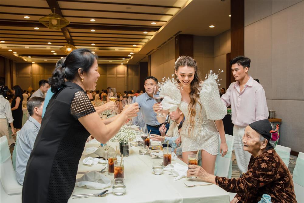 Vợ mẫu Tây tung loạt ảnh ĐỘC trong đám cưới với Bùi Tiến Dũng-7