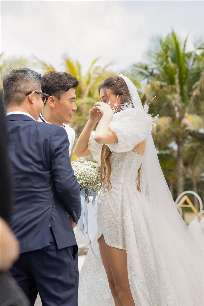 Vợ mẫu Tây tung loạt ảnh ĐỘC trong đám cưới với Bùi Tiến Dũng-10