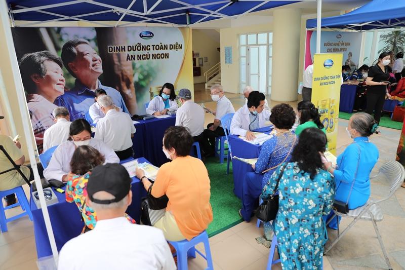 Vinamilk chăm sóc sức khỏe cho hơn 10.000 người cao tuổi tại 27 tỉnh thành-3