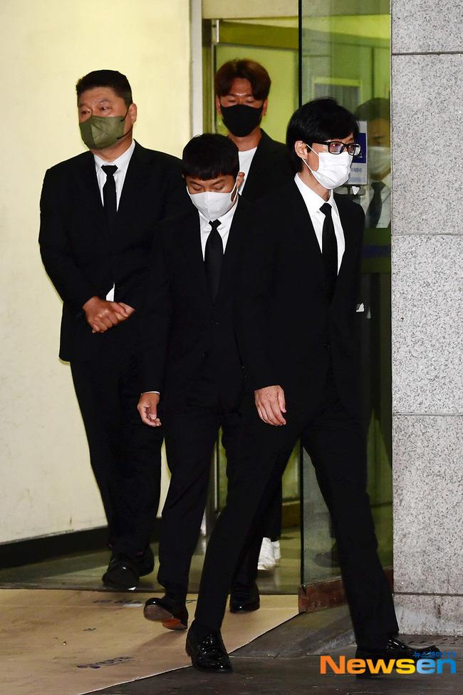 Yoo Jae Suk, Kang Ho Dong dự tang lễ nam MC gạo cội-2